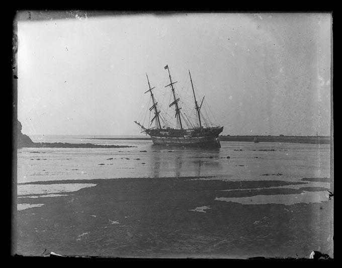 Ship aground, Fifeshire Rock Nelson Provincial Museum